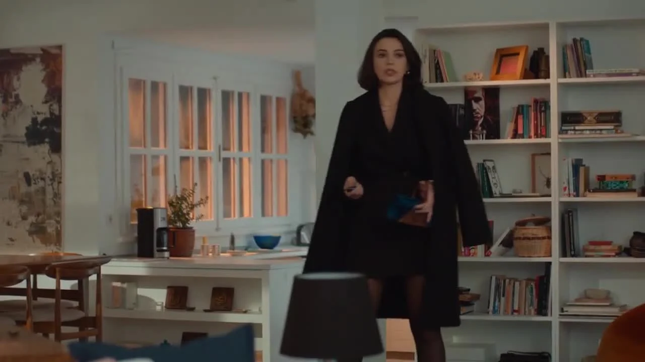 Кадры из сериала Бумажный дом 6 серия 1 сезон (2021)