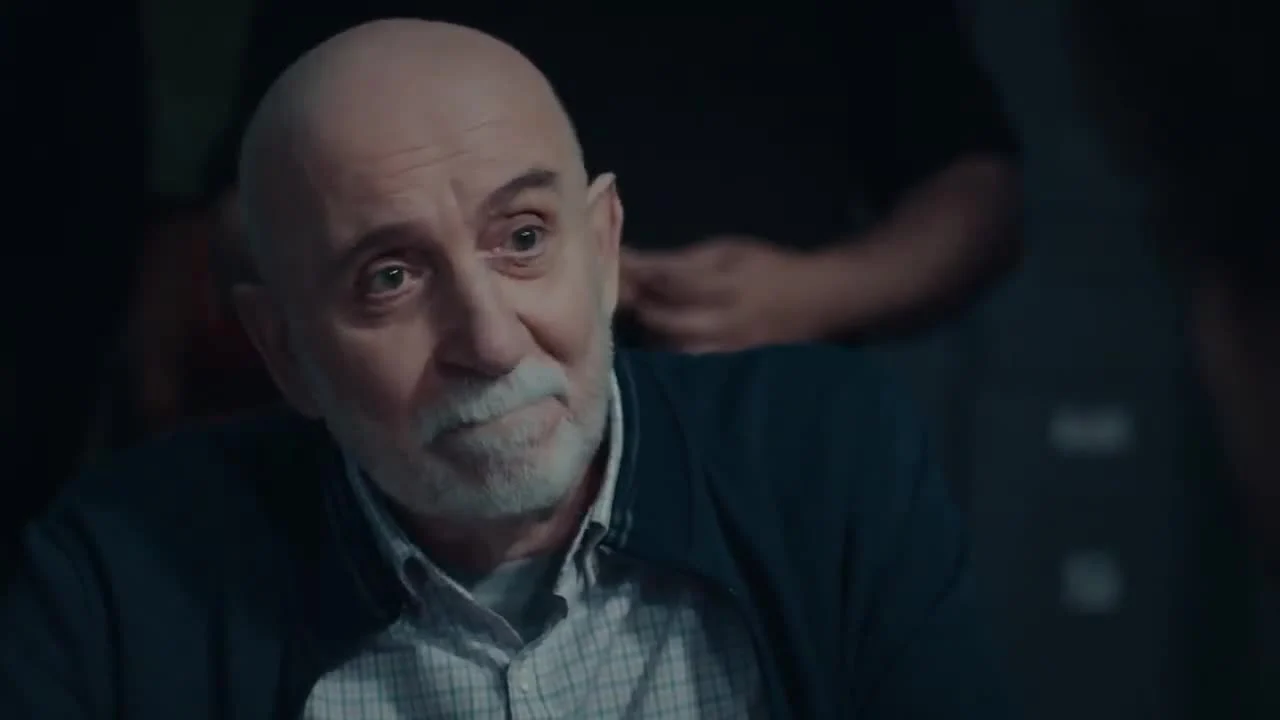 Кадры из сериала Бумажный дом 8 серия 1 сезон (2021)